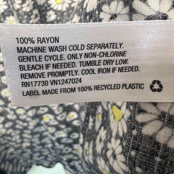 WILD FABLE DITSY DAISY FLORAL BLACK OSFM - Picture 5 of 10